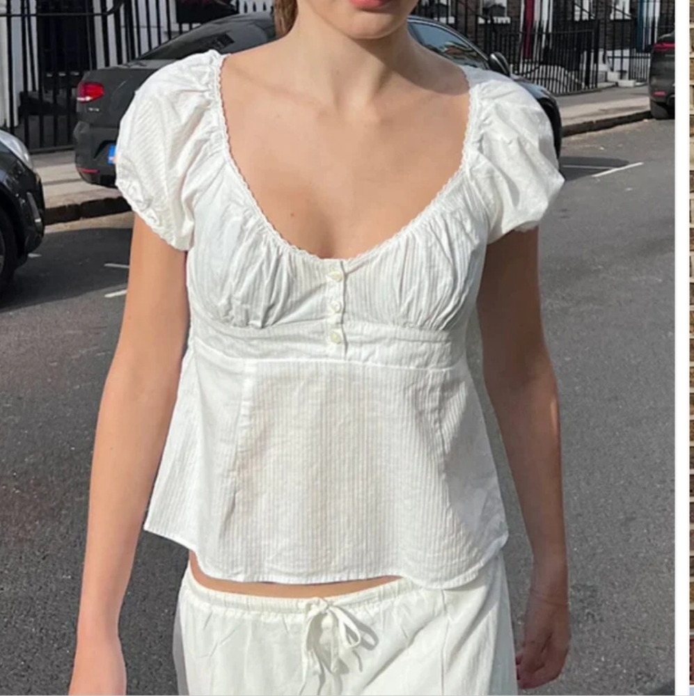 Brandy Melville Babydoll White Ruched Fitted Blouse